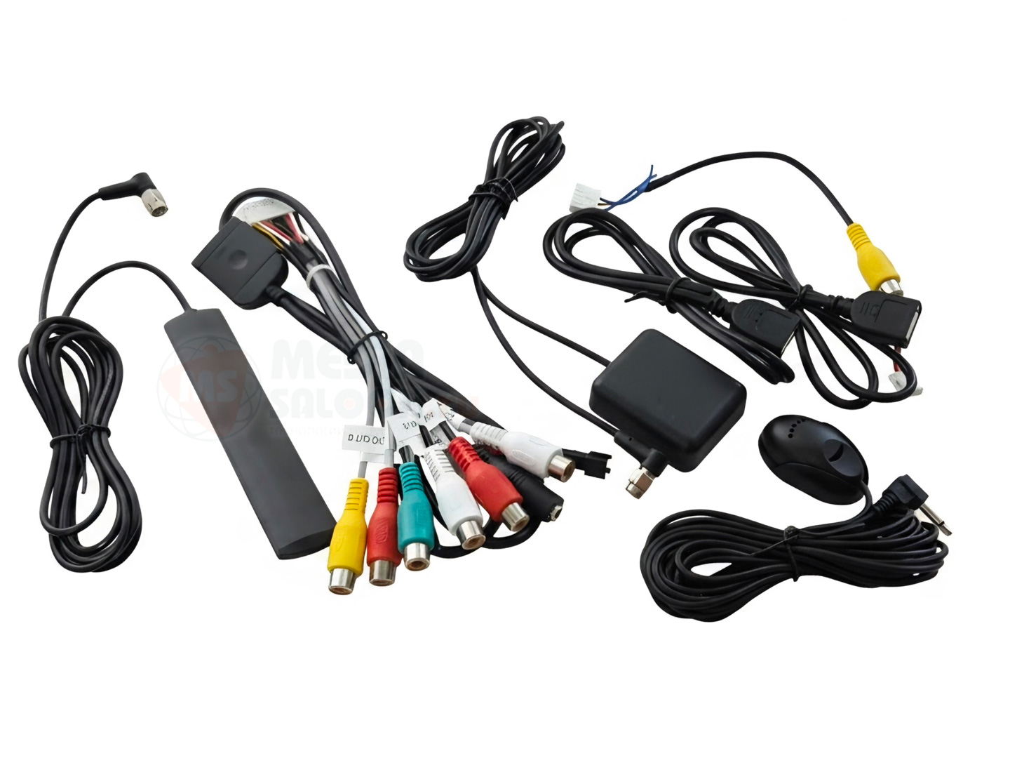 Комплект проводки Topway TS20: RCA-разъёмы, GPS-антенна, USB-кабели, выносной микрофон, антенный адаптер